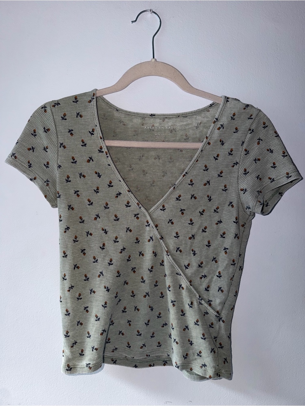 American Eagle Outfitters Light Green Floral Wrap-Style Short Sleeve Top